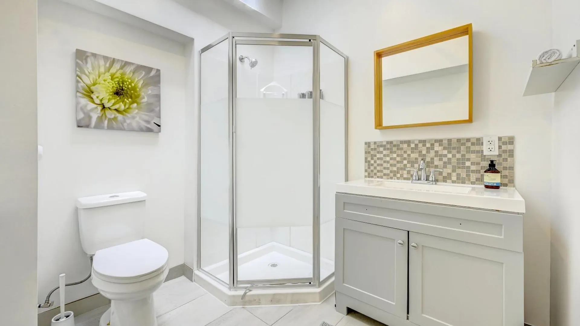 Unique Space Famed St Laurent Blvd Very Walkable Montreal Apartment